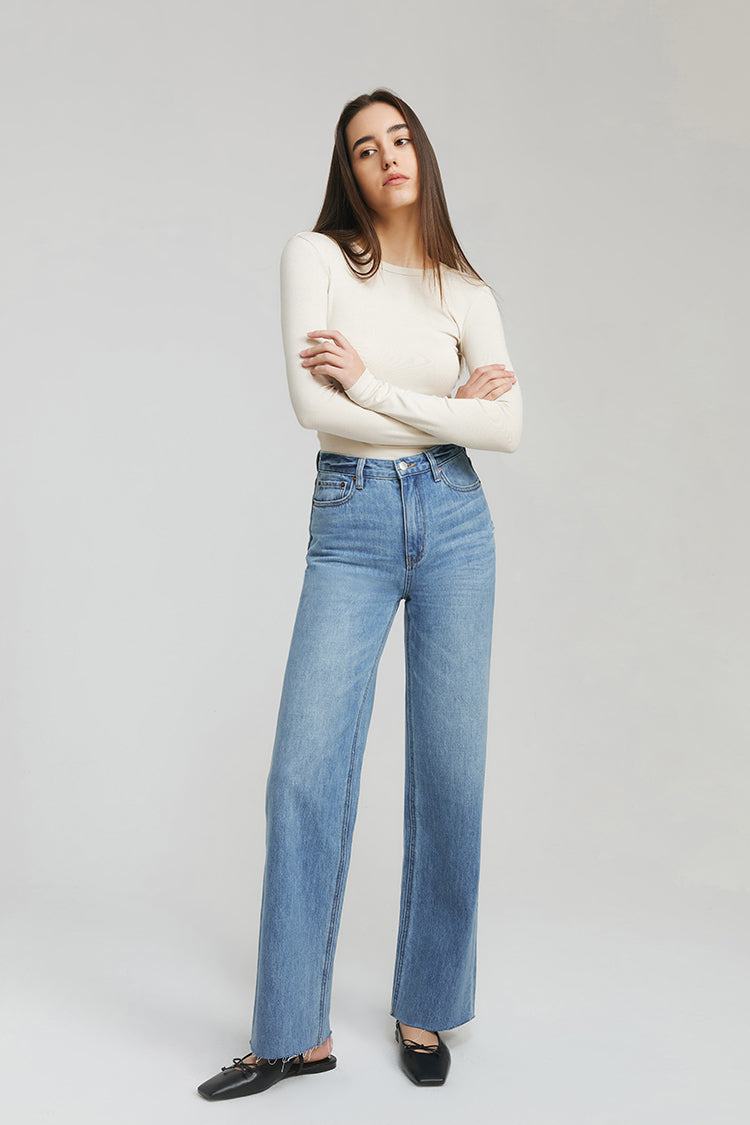 Relaxed Wide Leg Jeans