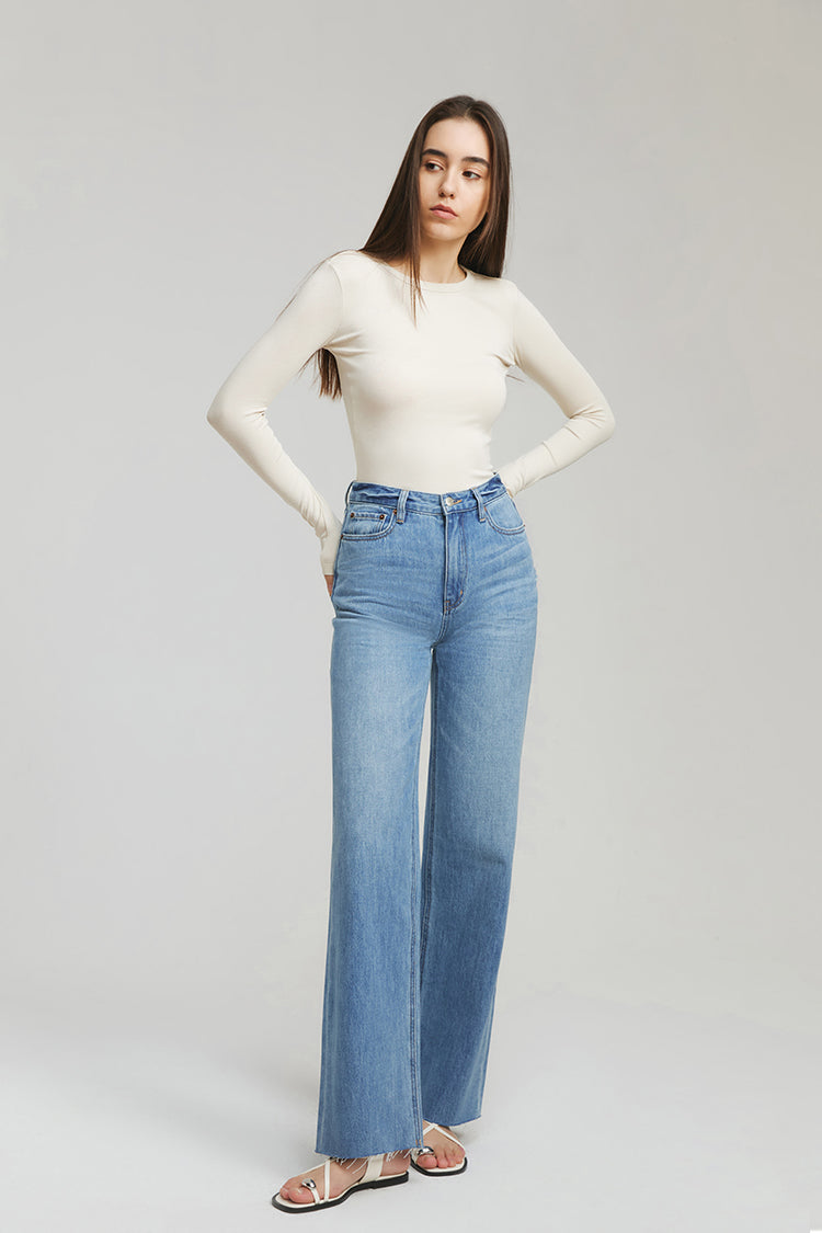 Relaxed Wide Leg Jeans