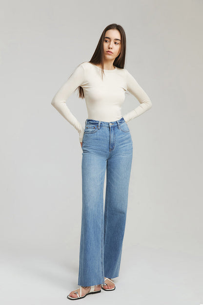 Relaxed Wide Leg Jeans